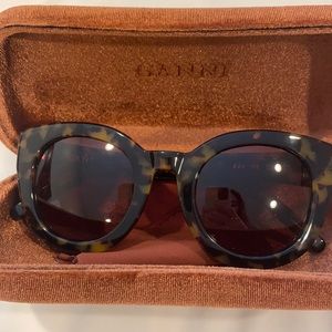 Ganni Sunglasses, tortoise